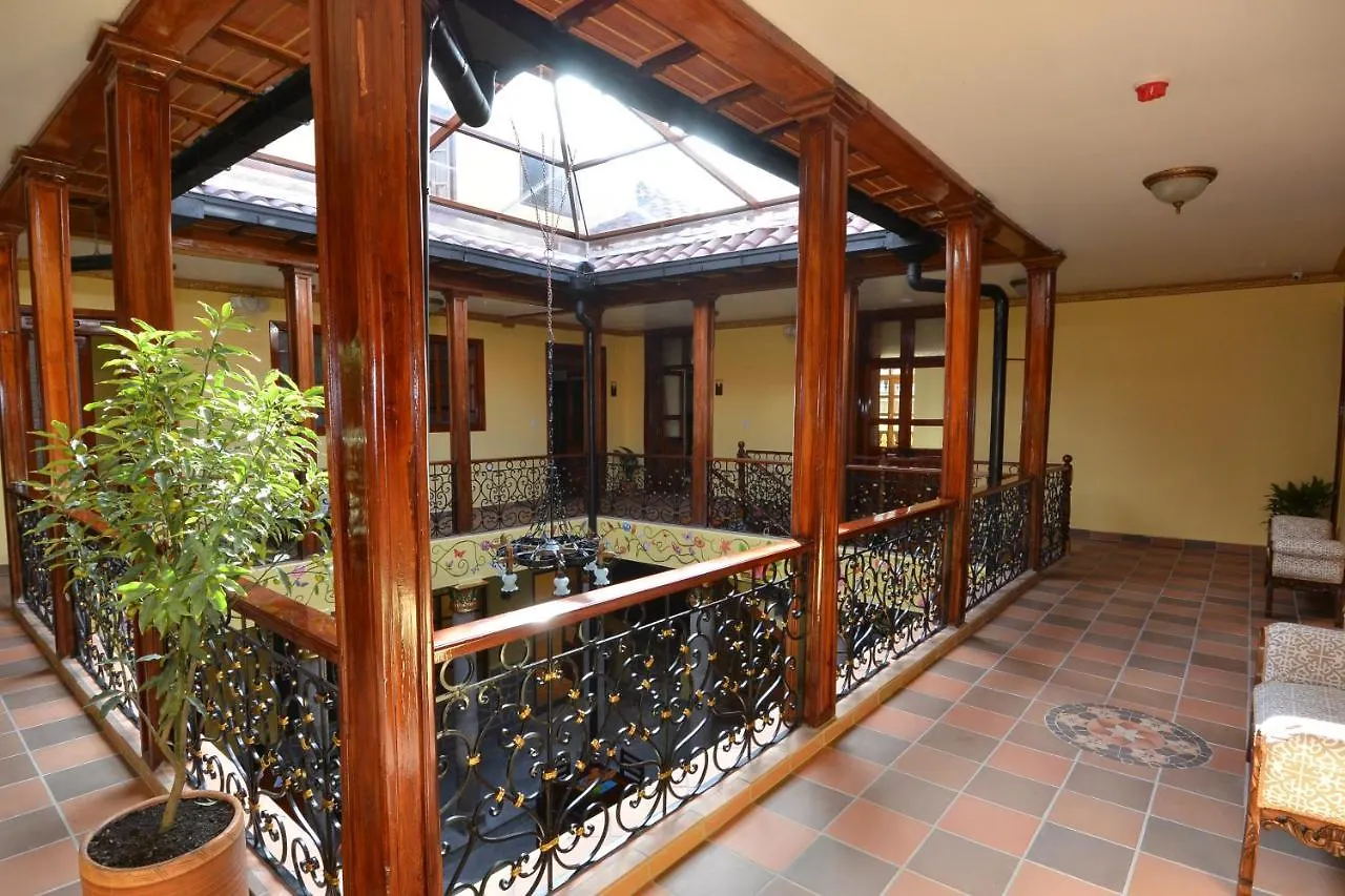 Hotel La Basílica Quito 3*,